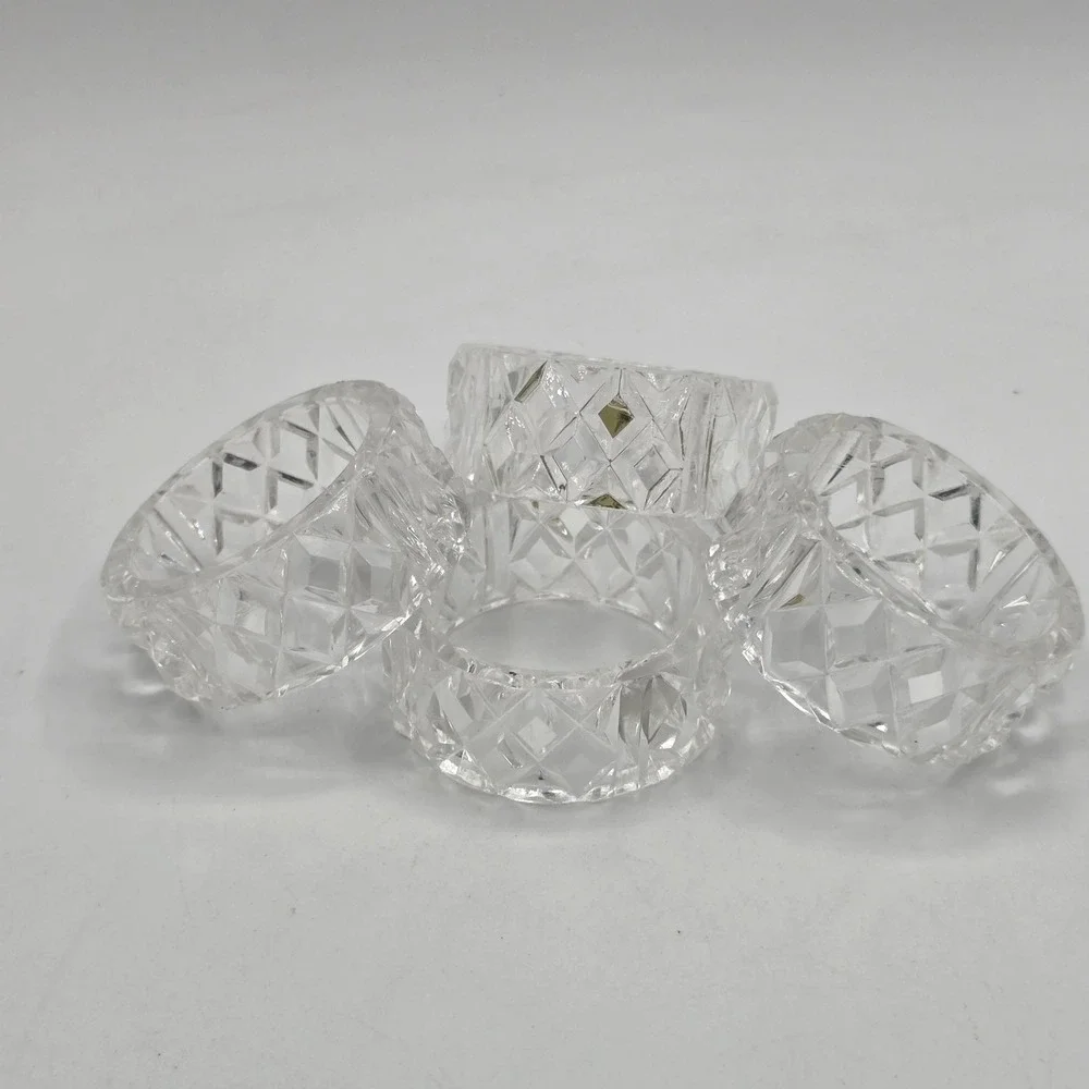 Vtg Set of 4 Acrylic Clear Crystal Cut Round Napkin Rings Made in Hong Kong